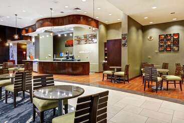فندق Embassy Suites By Hilton Savannah Airport