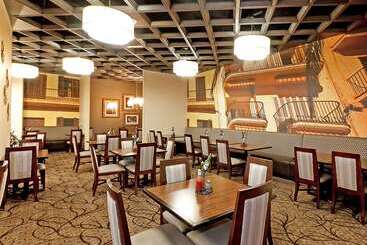 هتل Embassy Suites By Hilton Savannah Airport