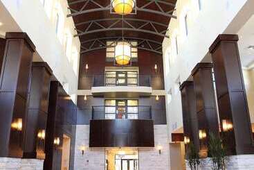 هتل Embassy Suites By Hilton Savannah Airport