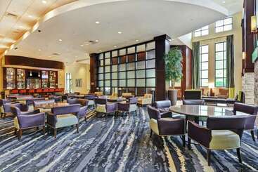 هتل Embassy Suites By Hilton Savannah Airport