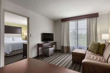 هتل Embassy Suites By Hilton Savannah Airport