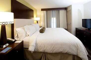 هتل Embassy Suites By Hilton Savannah Airport