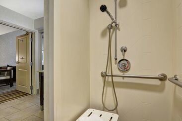 هتل Embassy Suites By Hilton Savannah Airport