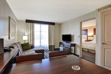 هتل Embassy Suites By Hilton Savannah Airport