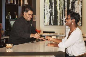 هتل Embassy Suites By Hilton Savannah Airport