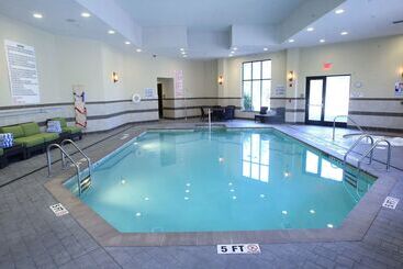 هتل Embassy Suites By Hilton Savannah Airport