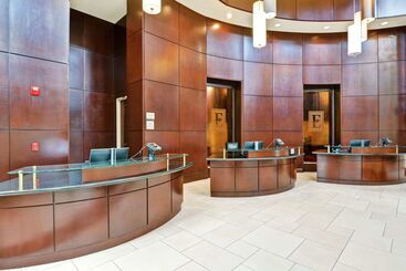 هتل Embassy Suites By Hilton Savannah Airport