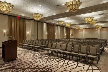 هتل Embassy Suites By Hilton Savannah Airport