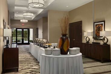 هتل Embassy Suites By Hilton Savannah Airport