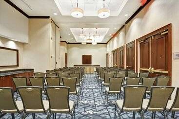 هتل Embassy Suites By Hilton Savannah Airport