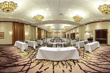 هتل Embassy Suites By Hilton Savannah Airport