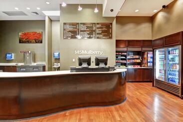 هتل Embassy Suites By Hilton Savannah Airport