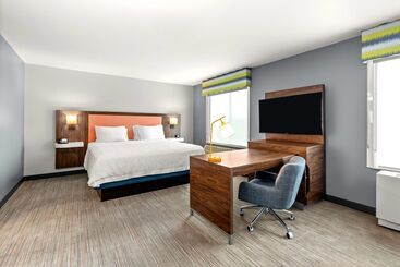هتل Hampton Inn & Suites Fairbanks