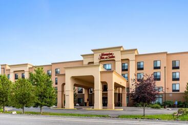 هتل Hampton Inn & Suites Fairbanks