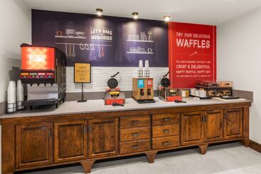هتل Hampton Inn & Suites Fairbanks