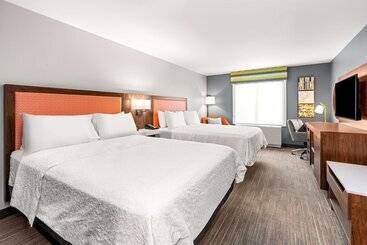 هتل Hampton Inn & Suites Fairbanks