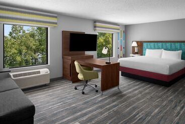 هتل Hampton Inn & Suites Grand Rapids Airport 28th St