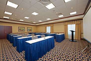 هتل Hampton Inn & Suites Indianapolis Airport