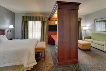 هتل Hampton Inn & Suites Indianapolis Airport