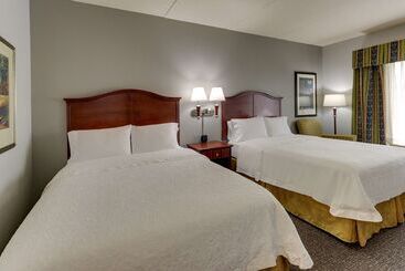هتل Hampton Inn & Suites Indianapolis Airport
