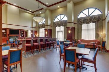 هتل Hampton Inn & Suites Indianapolis Airport