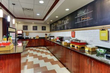 هتل Hampton Inn & Suites Indianapolis Airport
