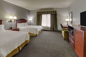 هتل Hampton Inn & Suites Indianapolis Airport