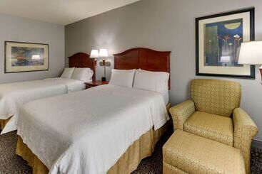 هتل Hampton Inn & Suites Indianapolis Airport