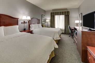 هتل Hampton Inn & Suites Indianapolis Airport