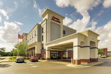 هتل Hampton Inn & Suites Indianapolis Airport