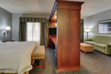 هتل Hampton Inn & Suites Indianapolis Airport