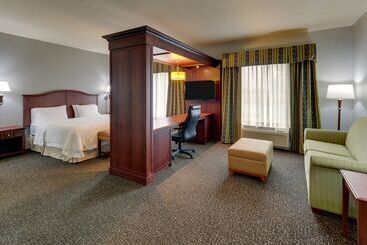هتل Hampton Inn & Suites Indianapolis Airport
