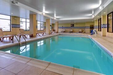 هتل Hampton Inn & Suites Indianapolis Airport