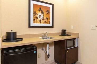 هتل Hampton Inn Suites Jacksonville Airport