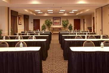 هتل Hampton Inn Suites Jacksonville Airport