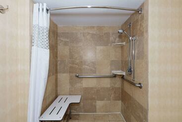 هتل Hampton Inn Suites Jacksonville Airport
