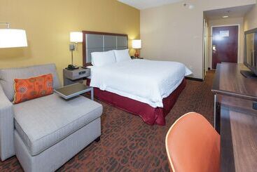هتل Hampton Inn Suites Jacksonville Airport