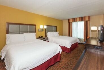 هتل Hampton Inn Suites Jacksonville Airport