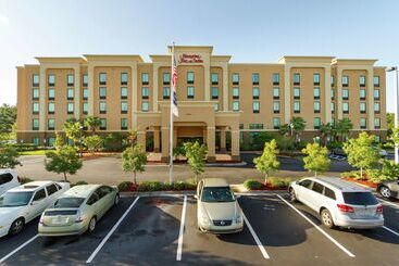 هتل Hampton Inn Suites Jacksonville Airport