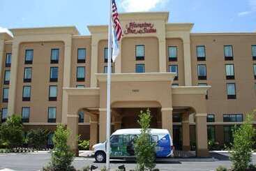 هتل Hampton Inn Suites Jacksonville Airport