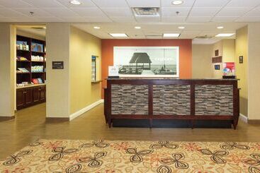 هتل Hampton Inn Suites Jacksonville Airport