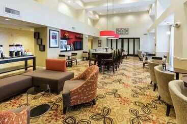 هتل Hampton Inn Suites Jacksonville Airport
