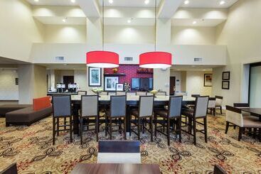 هتل Hampton Inn Suites Jacksonville Airport