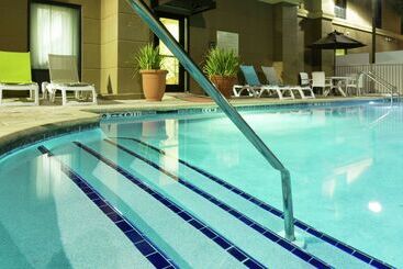 هتل Hampton Inn Suites Jacksonville Airport