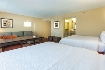هتل Hampton Inn Suites Jacksonville Airport