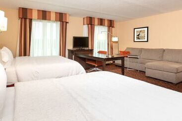 هتل Hampton Inn Suites Jacksonville Airport