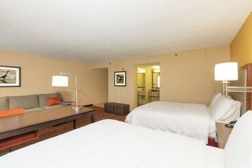 هتل Hampton Inn Suites Jacksonville Airport