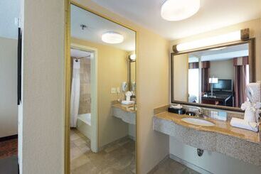 هتل Hampton Inn Suites Jacksonville Airport