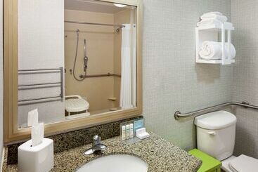 هتل Hampton Inn & Suites Mobile I 65@ Airport Blvd