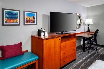 هتل Hampton Inn & Suites Mobile I 65@ Airport Blvd